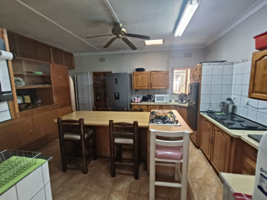 To Let 3 Bedroom Property for Rent in Oos Einde North West